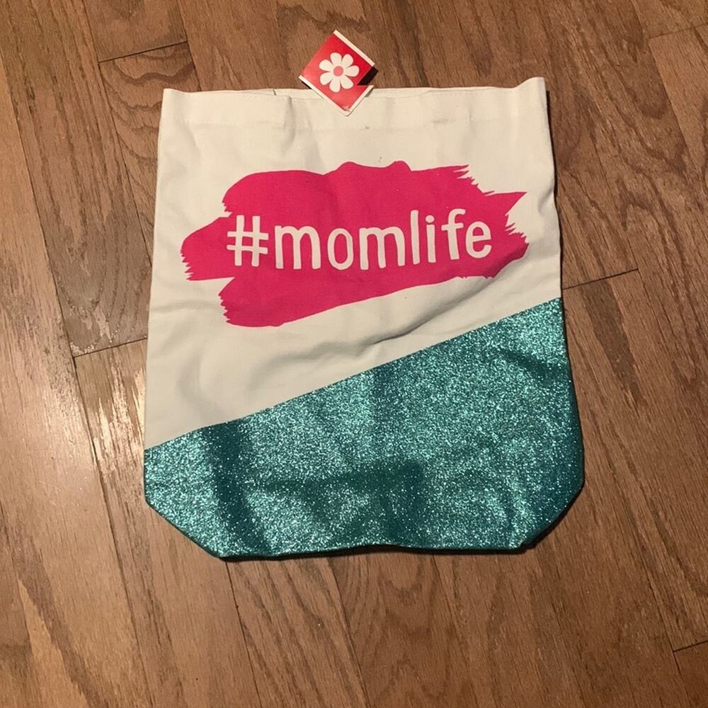 Canvas Tote bag. #momlife. Roughly 12”x15”. Never used. Tag attached.‎